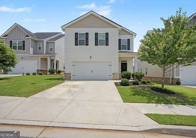 Photo 3 of Sale Pending at 118 Gaston Ct, Hoschton, GA 30548 | MLS# 10815096 | Listing updated on 2026-09-13