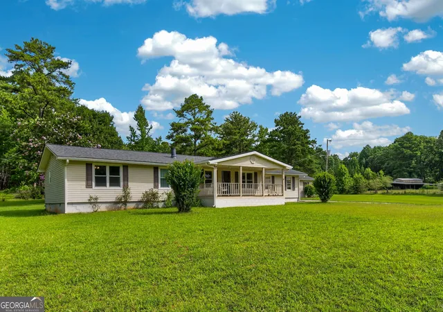 3rd image of 265 Aaron Young Rd, Newnan, GA 30263 | MLS# 10811097