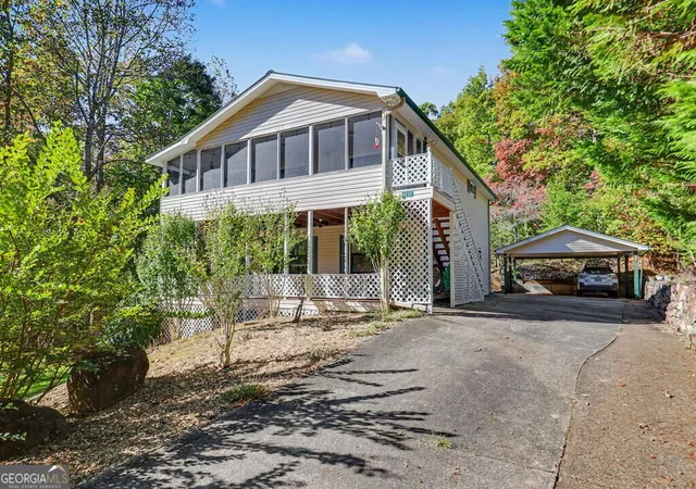 Photo 1 of Single family home for sale at 305 Gander Gap Rd, Hiawassee, GA 30546 | MLS# 10878359 | Listing updated on 2026-10-28
