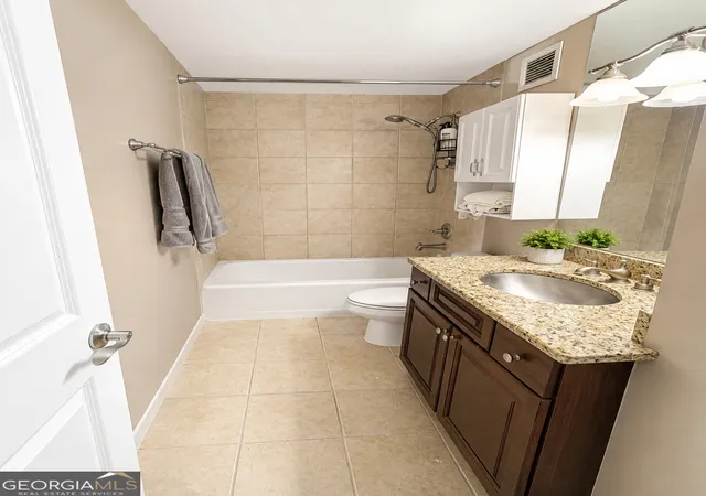 Photo 8 of Condo for sale at 2479 Peachtree Rd Ne #APT 1003, Atlanta, GA 30305 | MLS# 10811532 | Listing updated on 2026-09-05
