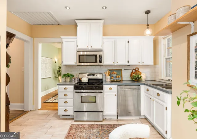 Photo 4 of Single family home for sale at 964 Byron Dr Sw, Atlanta, GA 30310 | MLS# 10814150 | Listing updated on 2026-09-04