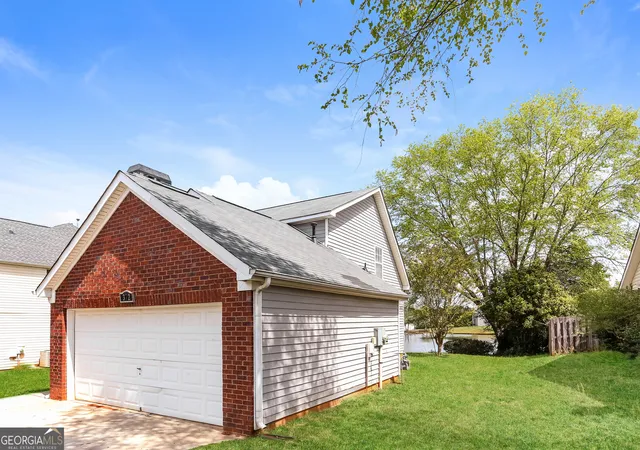 Photo 3 of Single family home for sale at 372 Jasmine Dr, Locust Grove, GA 30248 | MLS# 10816593 | Listing updated on 2026-09-03