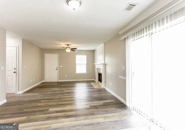 Photo 3 of Single family home for sale at 372 Jasmine Dr, Locust Grove, GA 30248 | MLS# 10816593 | Listing updated on 2026-09-03