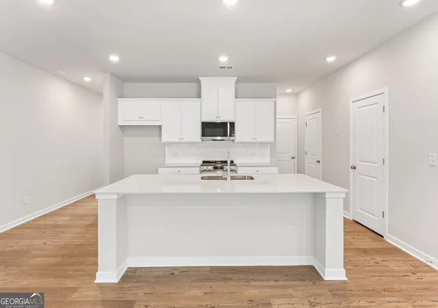Photo 4 of Townhouse for sale at 7469 Clover Ln #132, Flowery Branch, GA 30542 | MLS# 10829611 | Listing updated on 2026-10-07