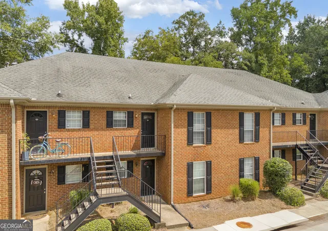 Listing Photo 4 - Condo for sale in building located at 1055 Baxter St, Athens, GA 30606 - Unit #APT 203