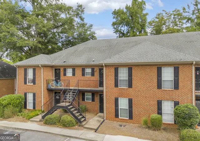 Listing Photo 5 - Condo for sale in building located at 1055 Baxter St, Athens, GA 30606 - Unit #APT 203