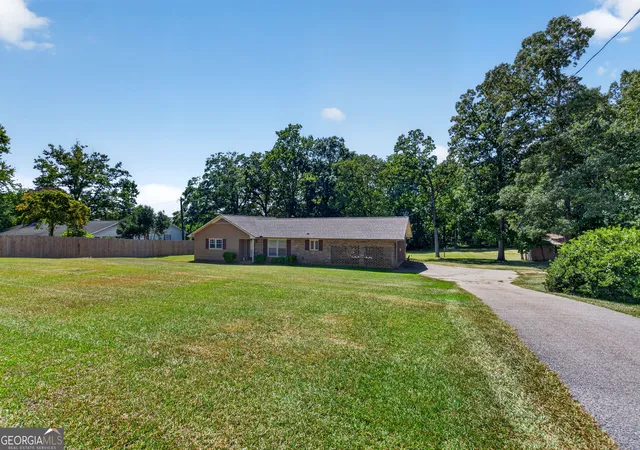 Photo 3 of Single family home for sale at 106 Iris Dr, Lagrange, GA 30241 | MLS# 10834917 | Listing updated on 2026-09-24