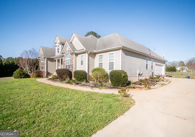Homes for sale in Griffin, GA | 109 Laketrail Dr, Griffin, GA 30223 | MLS# 10707473