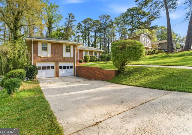 Photo 3 of Sale Pending at 2163 Chevy Chase Ln, Decatur, GA 30032 | MLS# 10726695 | Listing updated on 2026-09-16