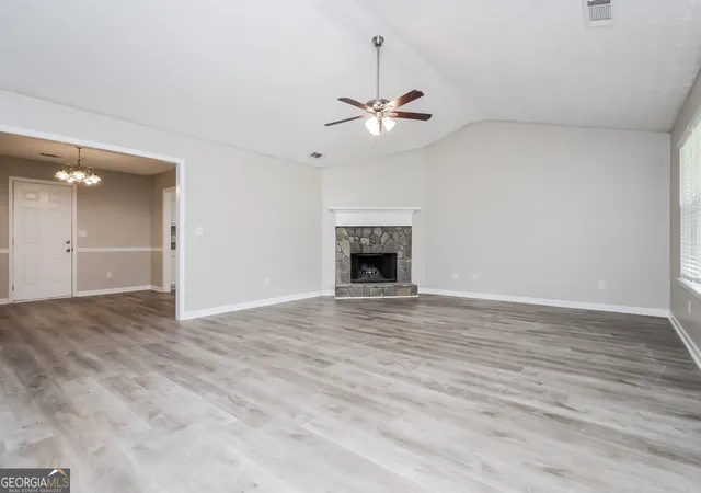 4th image of 800 Pointe Trl, Locust Grove, GA 30248 | MLS# 10800453