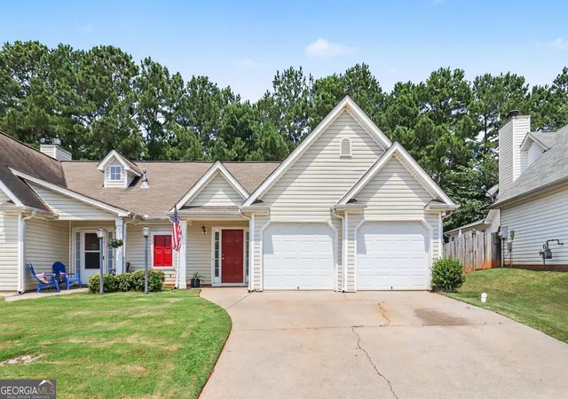 1st image of 145 Courtyard Ln, Newnan, GA 30265 | MLS# 10815891