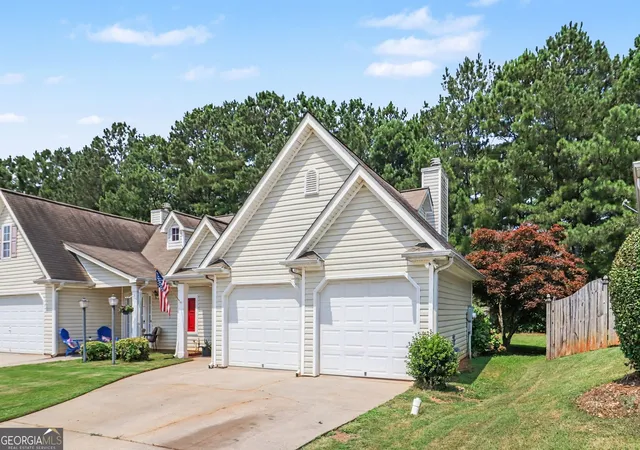 3rd image of 145 Courtyard Ln, Newnan, GA 30265 | MLS# 10815891