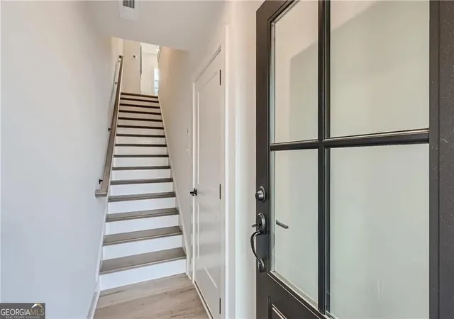 Photo 2 of Townhouse for sale at 180 Chestnut Cir, Atlanta, GA 30342 | MLS# 10834787 | Listing updated on 2026-10-05