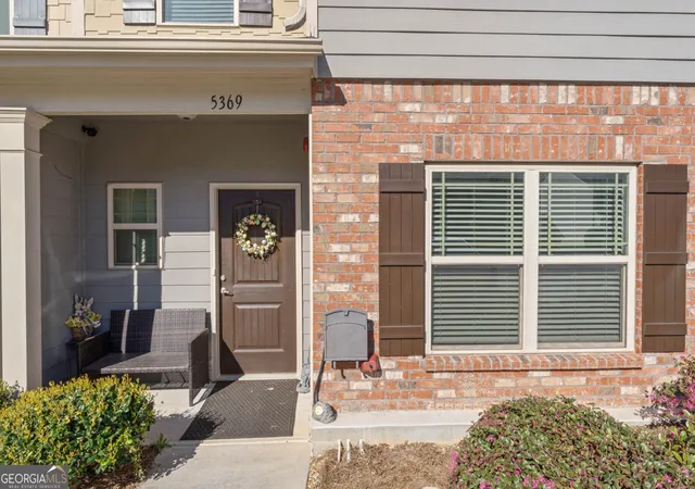 Photo 2 of Townhouse for sale at 5369 Creekview Wy, Morrow, GA 30260 | MLS# 10835569 | Listing updated on 2026-09-11