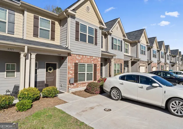 Photo 2 of Townhouse for sale at 5369 Creekview Wy, Morrow, GA 30260 | MLS# 10835569 | Listing updated on 2026-09-11
