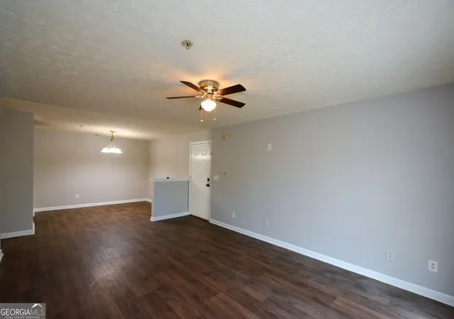 Listing Photo 5 - Condo for sale in building located at 8304 Fairington Vlg Dr, Lithonia, GA 30038 - Unit #8304
