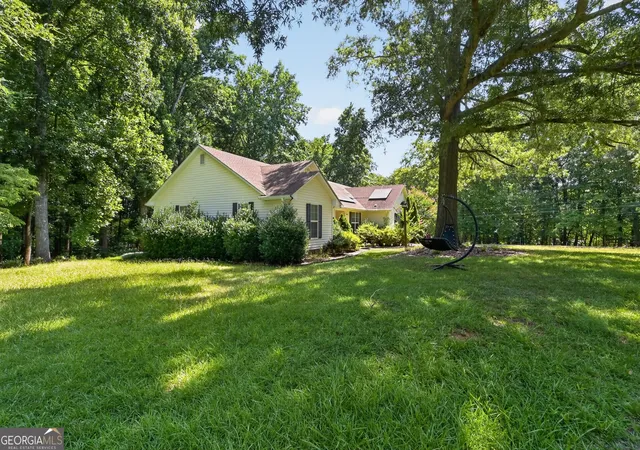 3rd image of 121 Normandy Rd, Eatonton, GA 31024 | MLS# 10805421