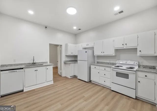 Photo 3 of Single family home for sale at 808 Knollwood Dr, Winder, GA 30680 | MLS# 10823496 | Listing updated on 2026-08-25
