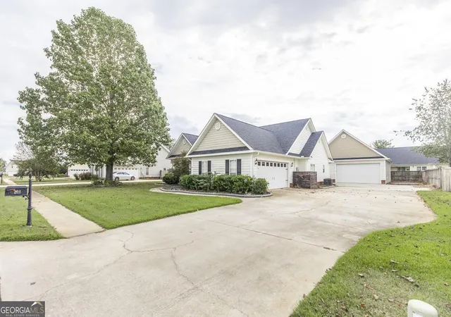 3rd image of 204 Lovorn Cir, Warner Robins, GA 31088 | MLS# 10624212