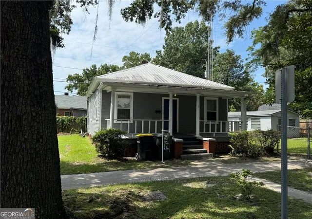 Photo 3 of Single family home for sale at 737 E 37th St, Savannah, GA 31401 | MLS# 10607475 | Listing updated on 2026-08-23