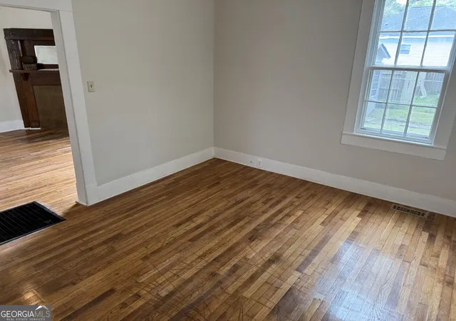 Photo 4 of Single family home for sale at 737 E 37Th St, Savannah, GA 31401 | MLS# 10607475 | Listing updated on 2026-08-23