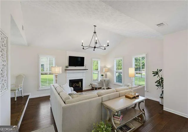 Photo 2 of Sale Pending at 4158 Hubert Dr Ne, Marietta, GA 30066 | MLS# 10833075 | Listing updated on 2026-08-28