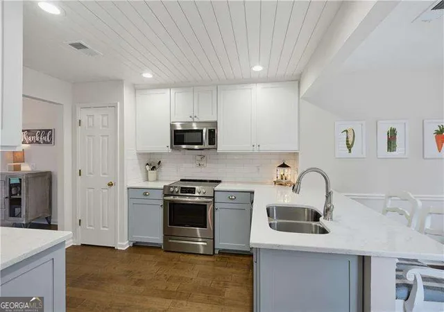 Photo 3 of Sale Pending at 4158 Hubert Dr Ne, Marietta, GA 30066 | MLS# 10833075 | Listing updated on 2026-08-28