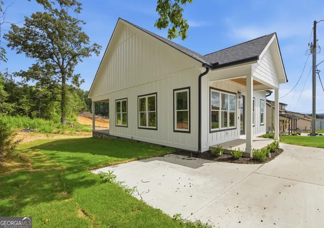 3rd image of 358 Thomas Rd, Fort Oglethorpe, GA 30742 | MLS# 10823329