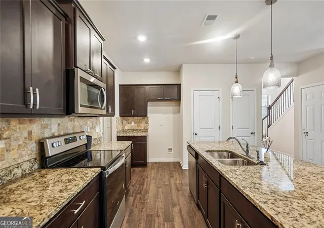 Photo 4 of Single family home for sale at 2045 Theberton Trl, Locust Grove, GA 30248 | MLS# 10821116 | Listing updated on 2026-08-23