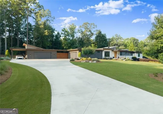 2nd image of 574 Riverside Rd, Sugar Hill, GA 30518 | MLS# 10815930