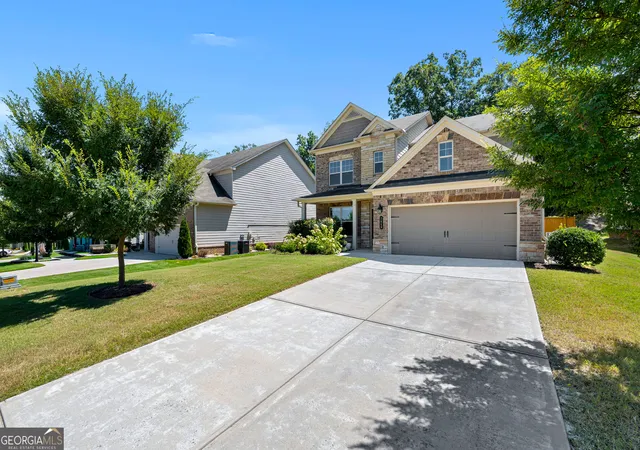 Photo 2 of Single family home for sale at 2049 Lakeview Bend Wy, Buford, GA 30519 | MLS# 10833749 | Listing updated on 2026-08-28