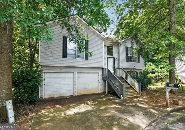 3rd image of 840 Tradd Ct, Stone Mountain, GA 30087 | MLS# 10807912
