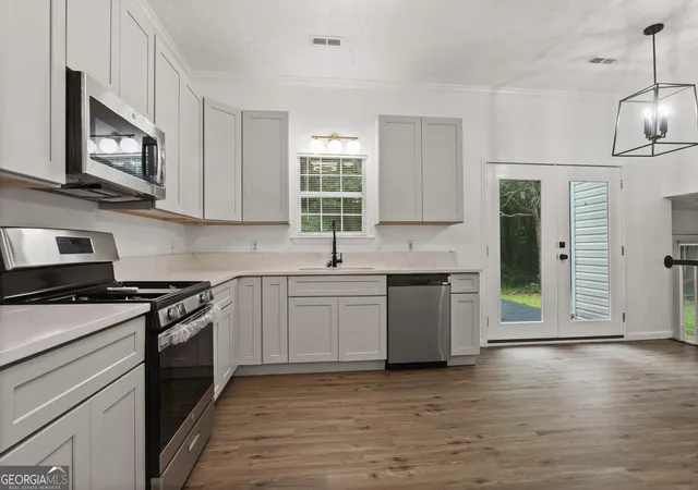 Photo 3 of Sale Pending at 164 Bradford Station Dr, Sharpsburg, GA 30277 | MLS# 10802844 | Listing updated on 2026-09-19