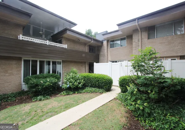 3rd image of 346 Carpenter Dr, Atlanta, GA 30328