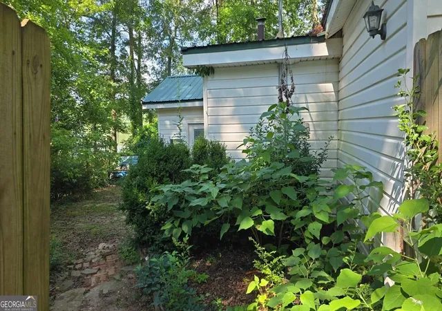 Photo 2 of Sale Pending at 143 Weavers Lake Front Rd, Jackson, GA 30233 | MLS# 10836935 | Listing updated on 2026-09-17