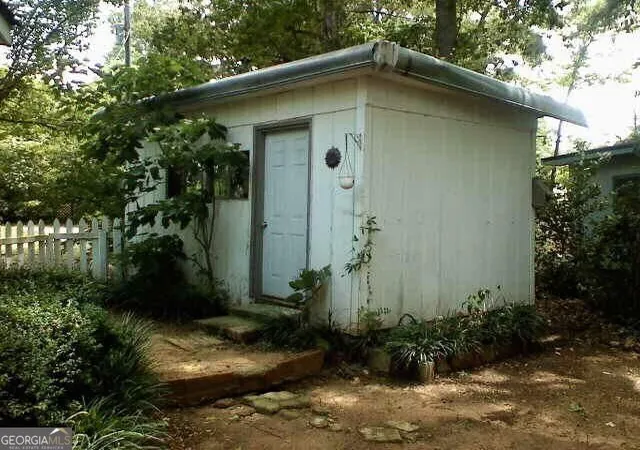 Photo 3 of Sale Pending at 143 Weavers Lake Front Rd, Jackson, GA 30233 | MLS# 10836935 | Listing updated on 2026-09-17