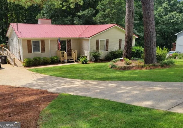 1st image of 205 Pinehaven Dr, Lagrange, GA 30240 | MLS# 10824640