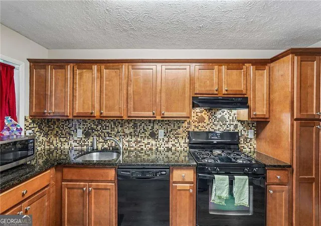 Listing Photo 4 - Condo for sale in building located at 511 Embers Dr SE, Marietta, GA 30067