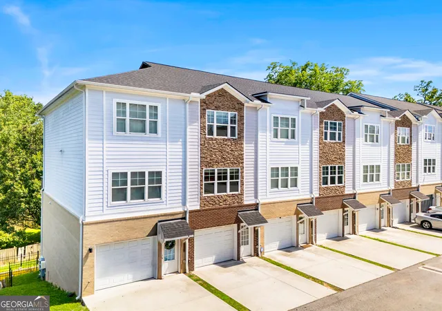 2nd image of 2021 Ocean Dr, Atlanta, GA 30318 | MLS# 10788534
