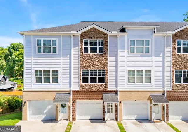 3rd image of 2021 Ocean Dr, Atlanta, GA 30318 | MLS# 10788534