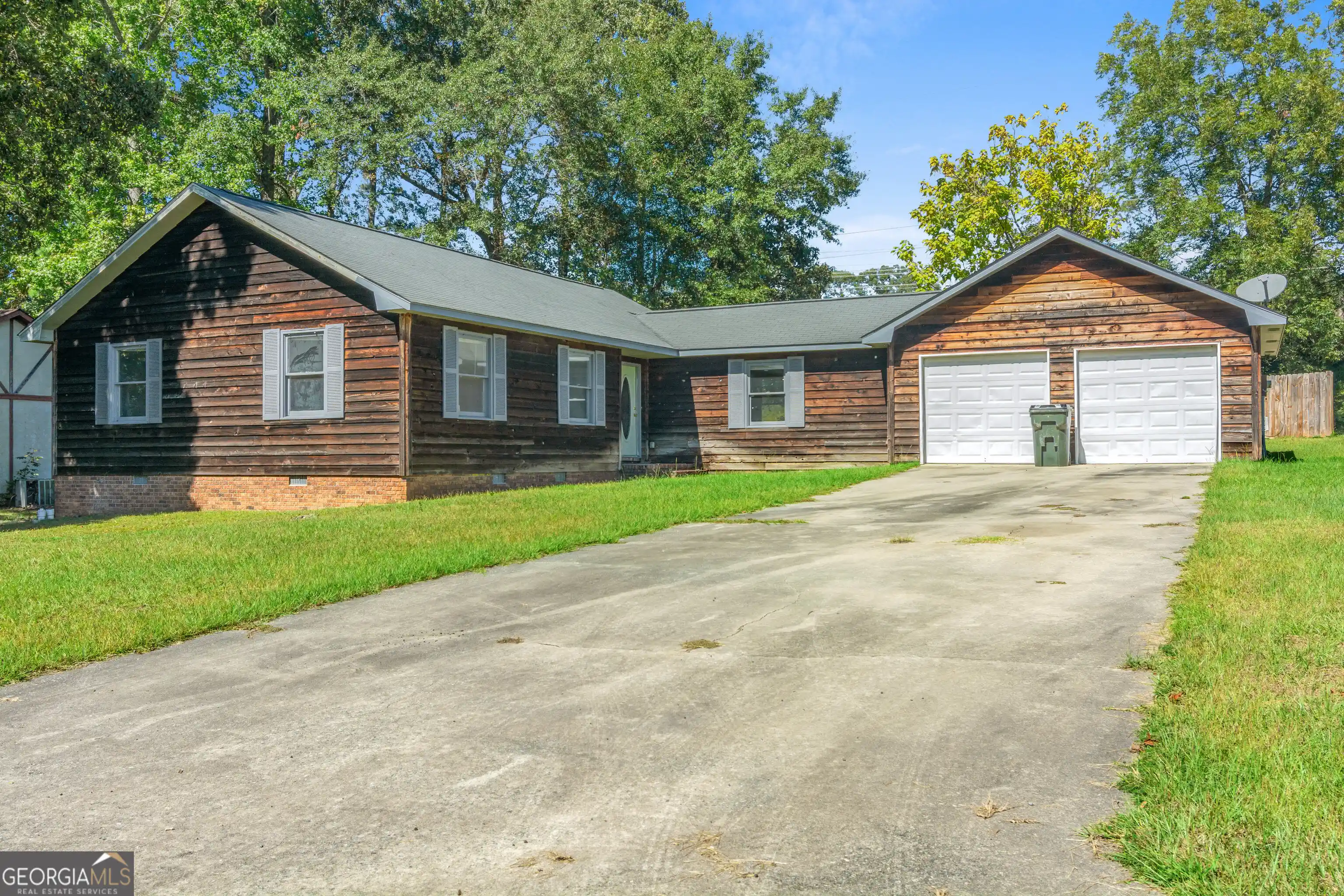 Photo 1 of Single family home for sale at 110 Springwood Dr, Warner Robins, GA 31088 | MLS# 10868508 | Listing updated on 2026-10-21