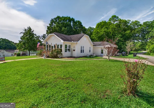 Photo 3 of Single family home for sale at 30 Tallapoosa St, Temple, GA 30179 | MLS# 10831355 | Listing updated on 2026-09-19
