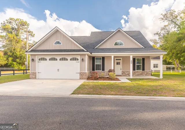 Photo 1 of Single family home for sale at 410 A N Caswell St, Glennville, GA 30427 | MLS# 10822294 | Listing updated on 2026-08-27