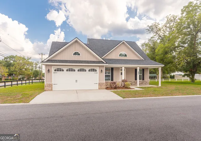 Photo 2 of Single family home for sale at 410 A N Caswell St, Glennville, GA 30427 | MLS# 10822294 | Listing updated on 2026-08-27