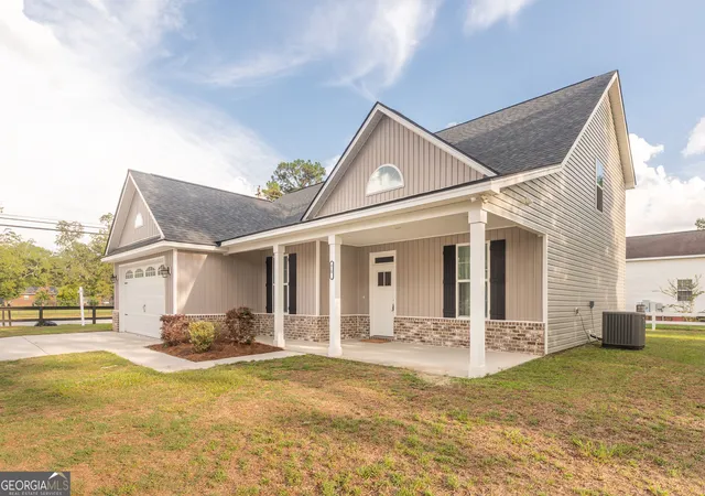 Photo 3 of Single family home for sale at 410 A N Caswell St, Glennville, GA 30427 | MLS# 10822294 | Listing updated on 2026-08-27