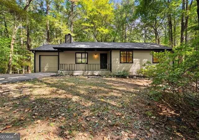 Photo 1 of Single family home for sale at 4006 Lake Acworth Dr Nw, Acworth, GA 30101 | MLS# 10867440 | Listing updated on 2026-10-28