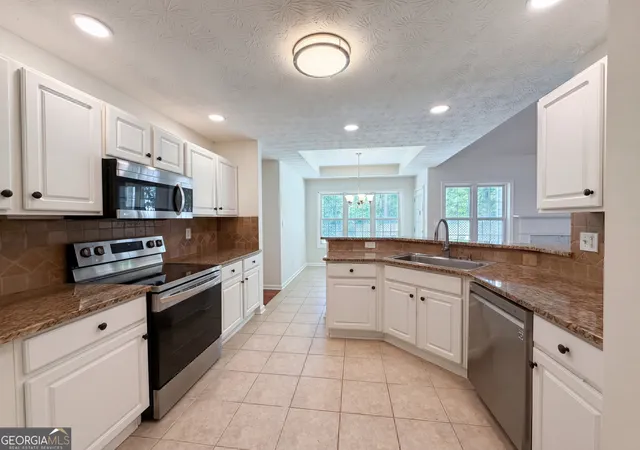 Homes for sale in Fayetteville, GA | 335 Hunters Gln, Fayetteville, GA 30215 | MLS# 10735988