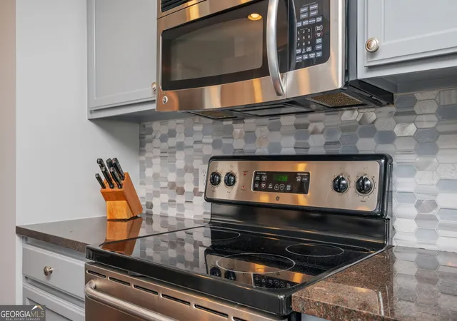 Photo 3 of Condo for sale at 3040 Peachtree Rd Nw #212, Atlanta, GA 30305 | MLS# 10834273 | Listing updated on 2026-09-26
