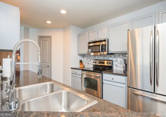 Photo 4 of Condo for sale at 3040 Peachtree Rd Nw #212, Atlanta, GA 30305 | MLS# 10834273 | Listing updated on 2026-09-26