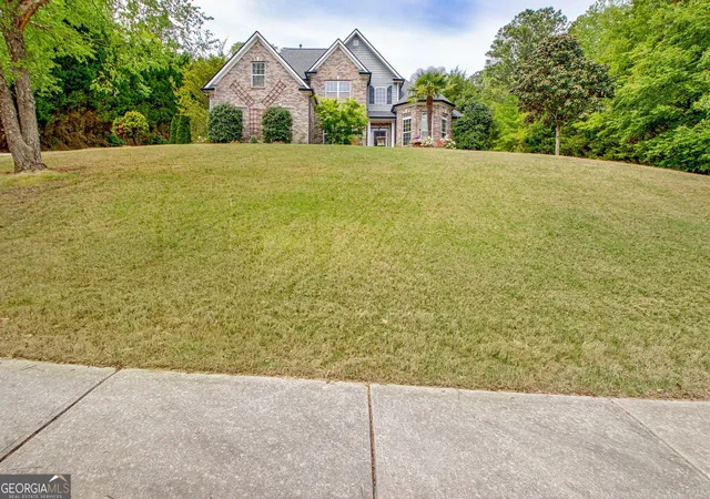 2nd image of 374 Persimmon Dr, Sharpsburg, GA 30277 | MLS# 10826270
